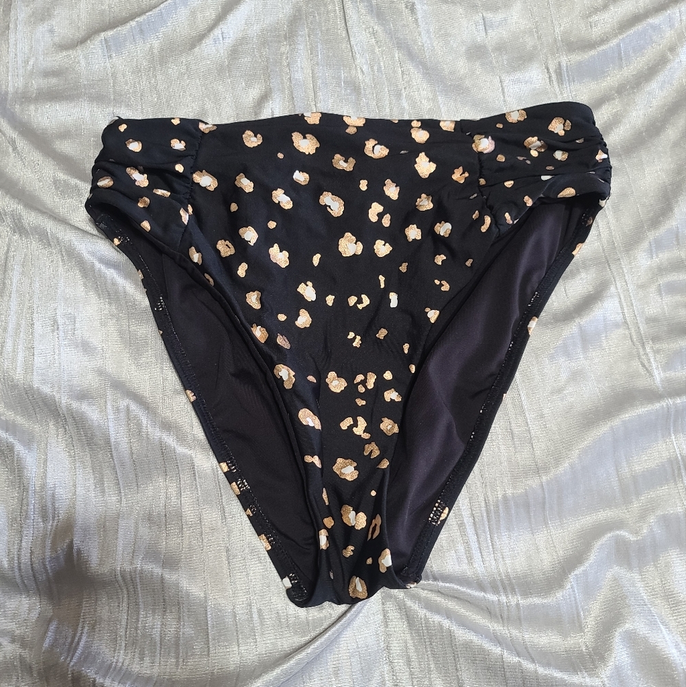 Chic Leopard Print Bikini Bottom